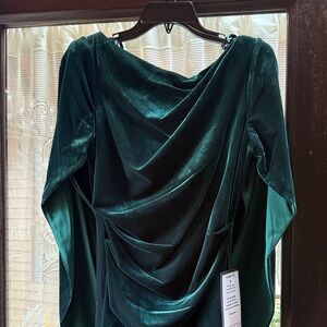 🆕 Elegant Green Velvet Cape Dress 🆕